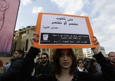 تشارك المرأة العربية في الحراكات السياسية جنبا إلى جنب مع الرجل